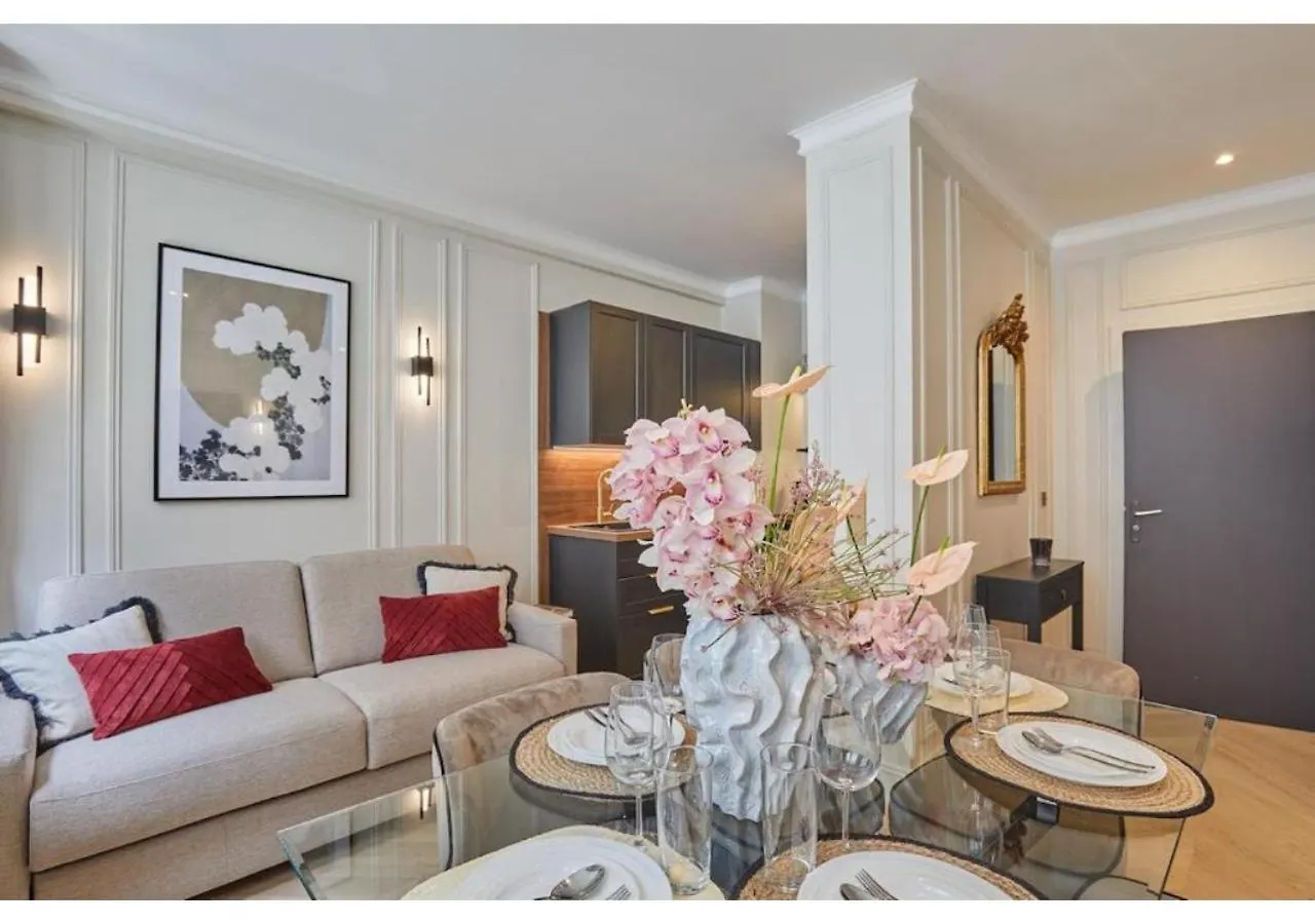 Eiffel Tower Apartment Invalides Paris