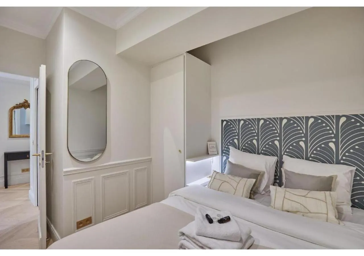Eiffel Tower Apartment Invalides Paris