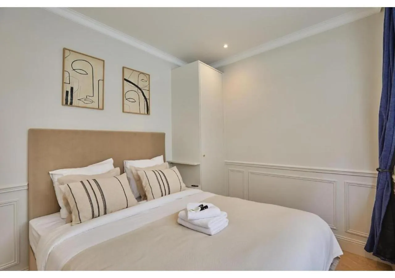 Eiffel Tower Apartment Invalides Paris